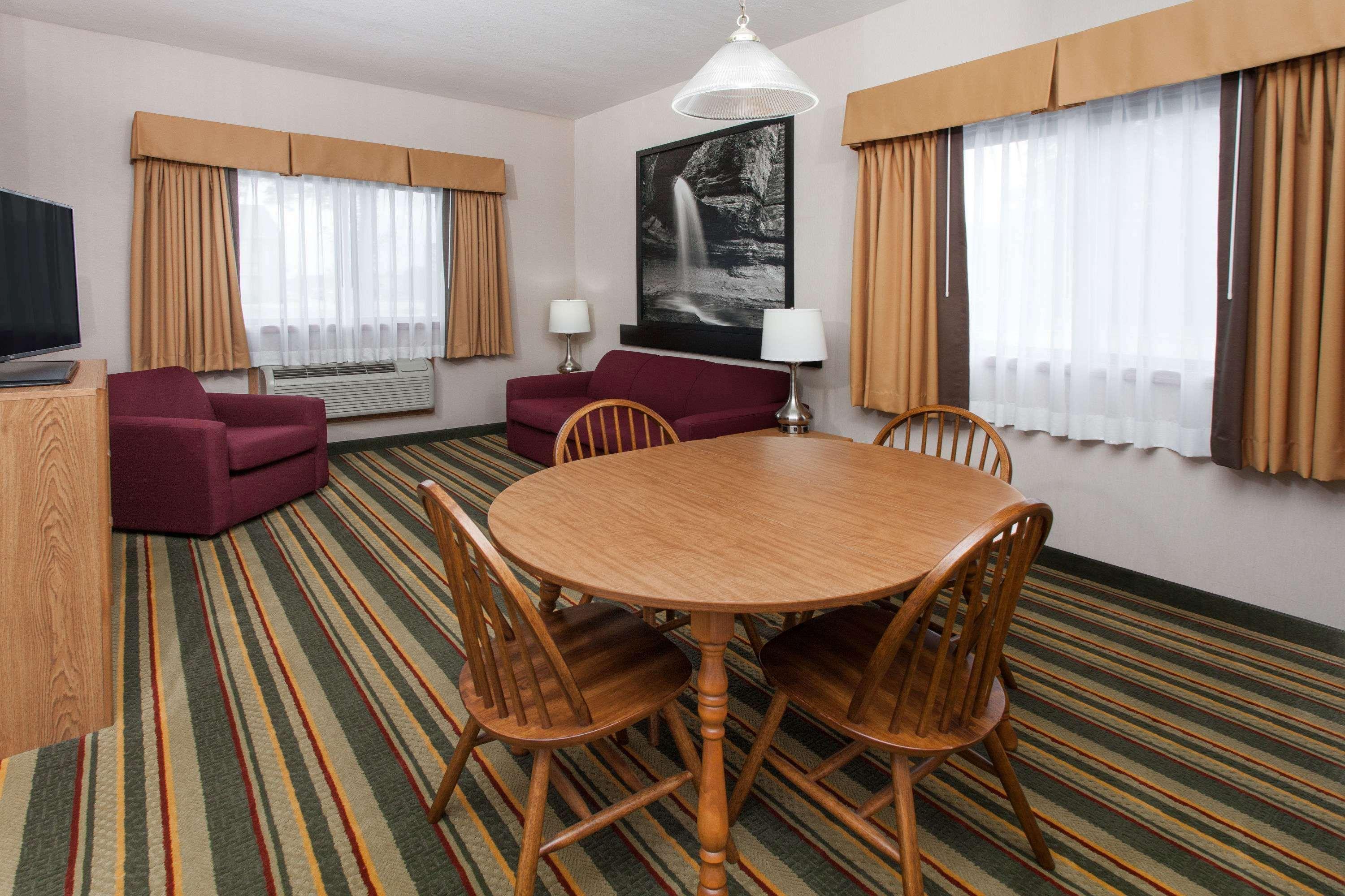 Готель Super 8 By Wyndham Ottawa Starved Rock Екстер'єр фото